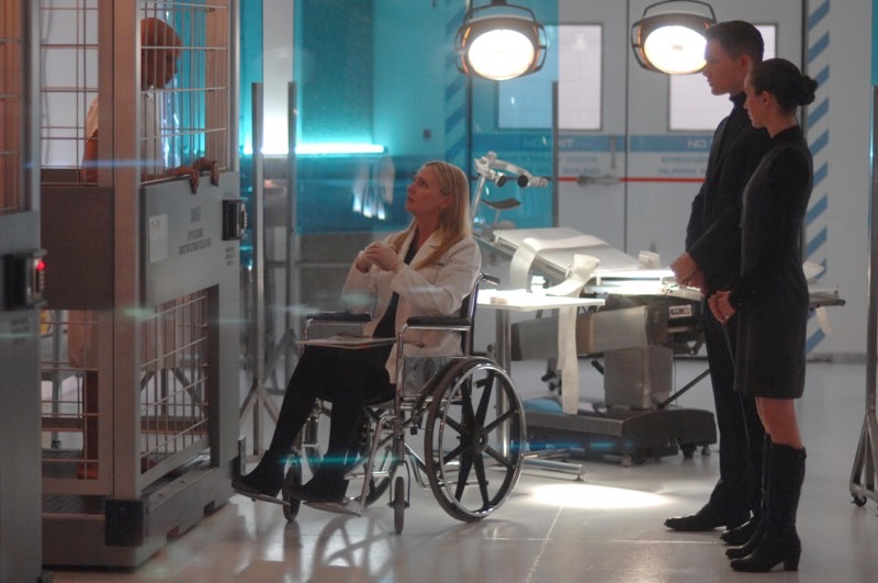Guest star Rochelle Okoye, Hope Davis, Tom Stevens, and Kacey Rohl in the “Sound the Alarm” episode of WAYWARD PINES. Image: Sergei Bachlakov/FOX ©2016 Fox Broadcasting Co.